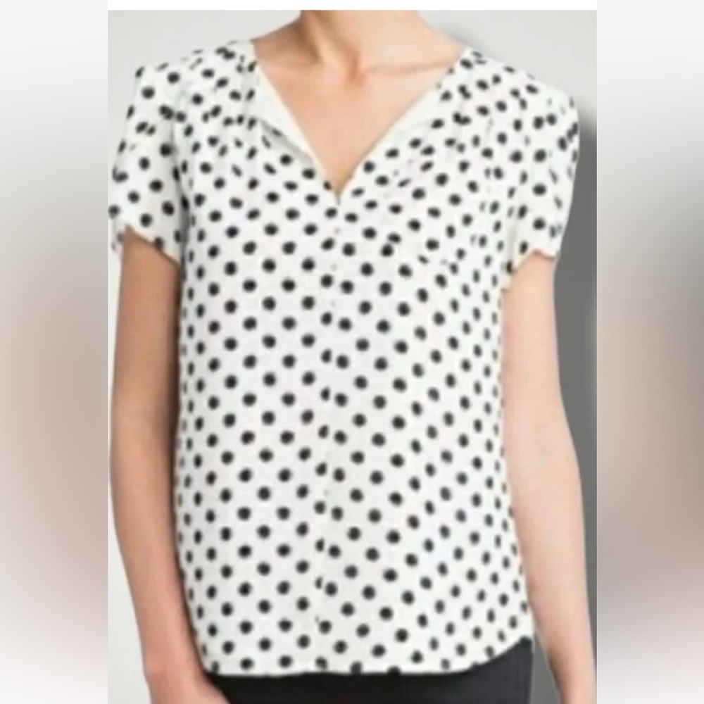 41 Hawthorn flutter sleeve poly blouse. NWOT .